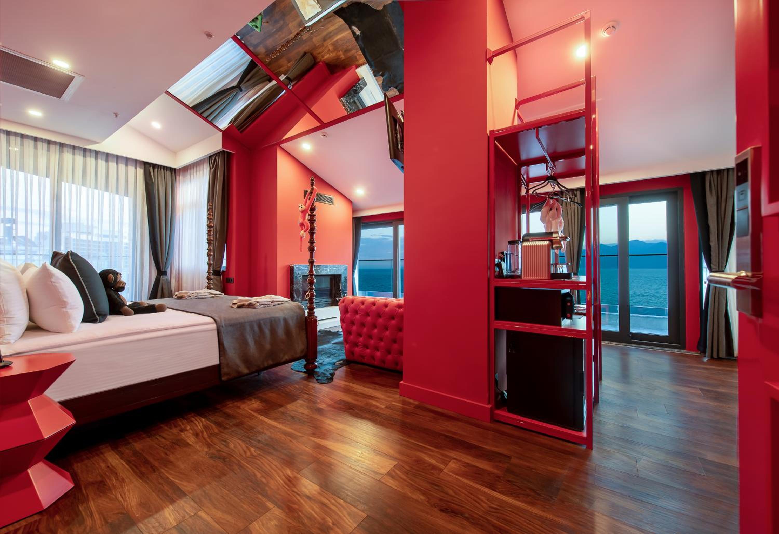 جناح بسرير كينج بإطلالة على البحر، Lucky Monkey Hotel 2/8