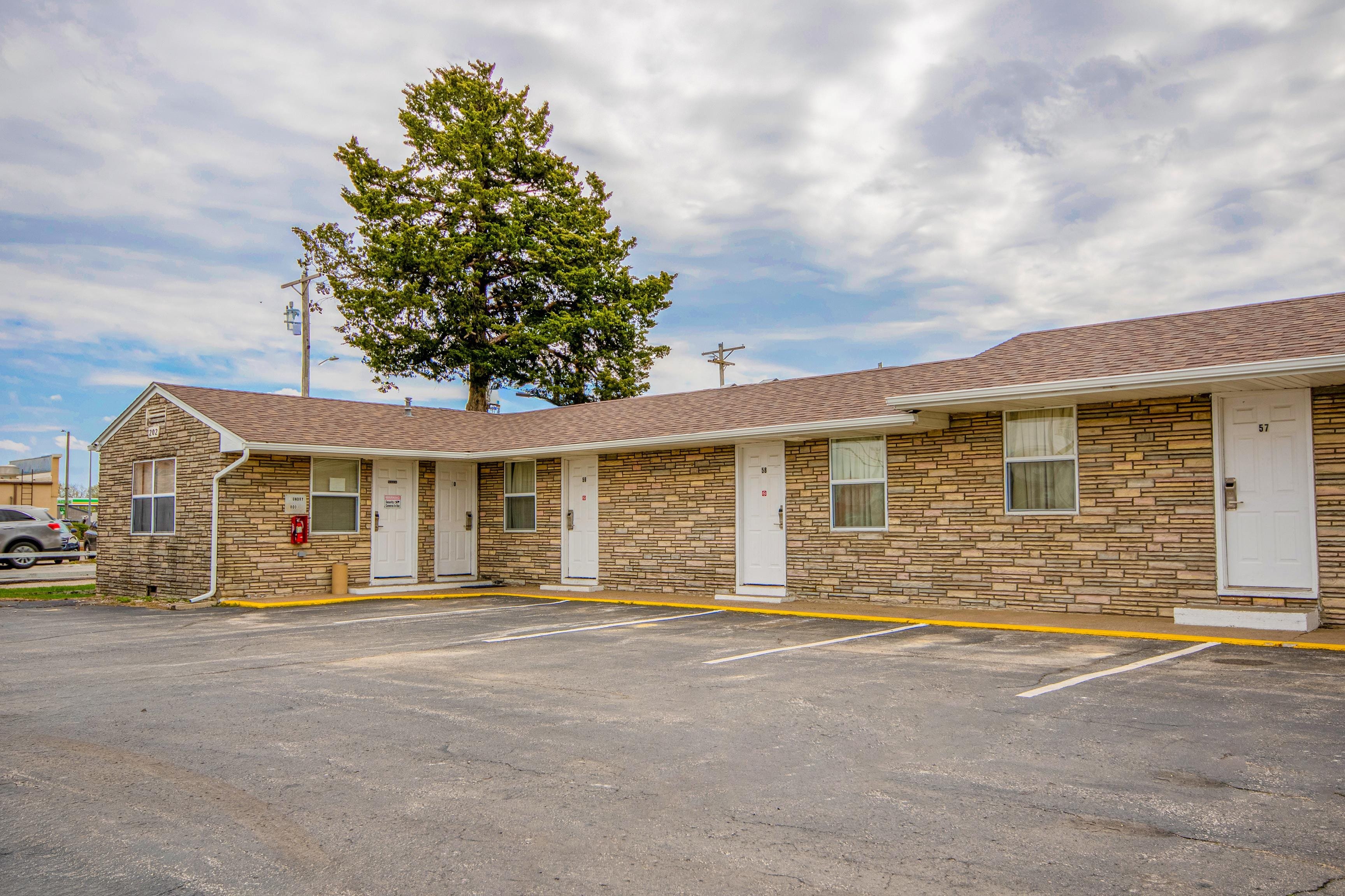 Travelier Motel 52/58