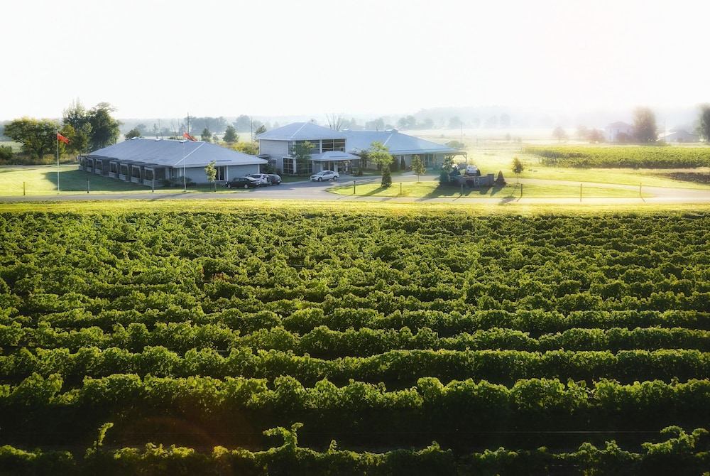 Huff Estates Inn & Winery 41/48