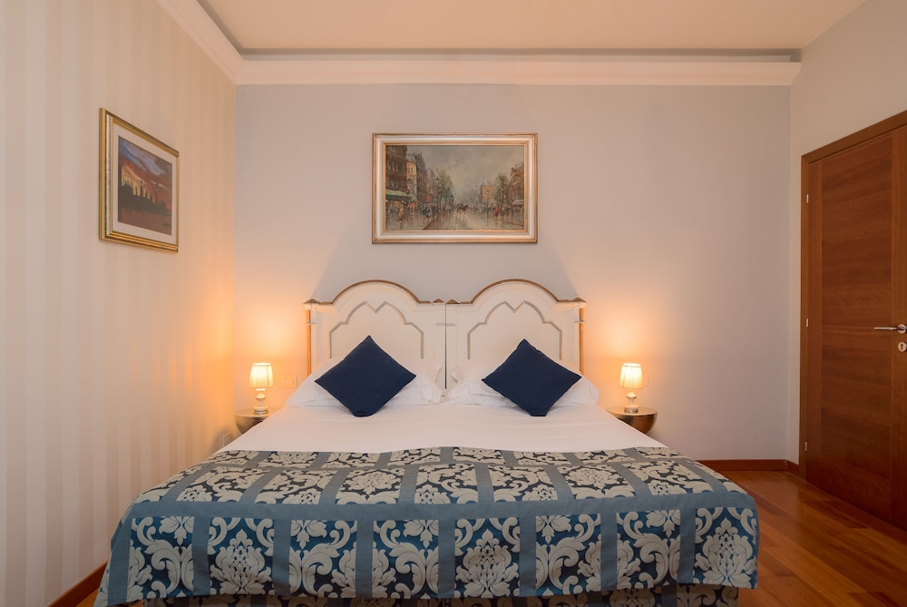 SUPERIOR, DOUBLE OR TWIN BED