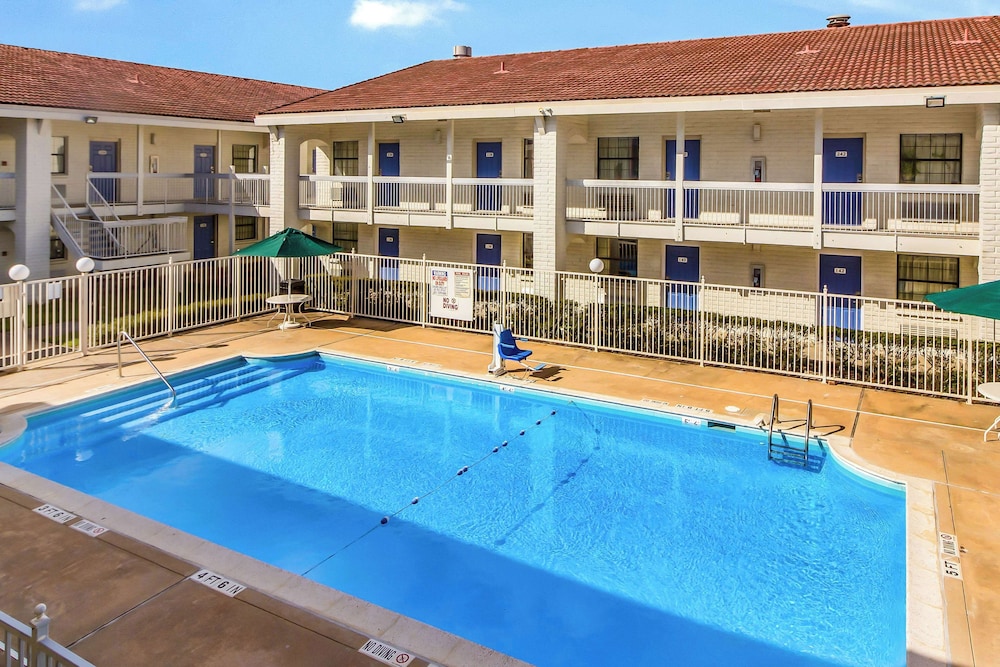 Motel6 Baytown, TX - Garth Rd 50/63