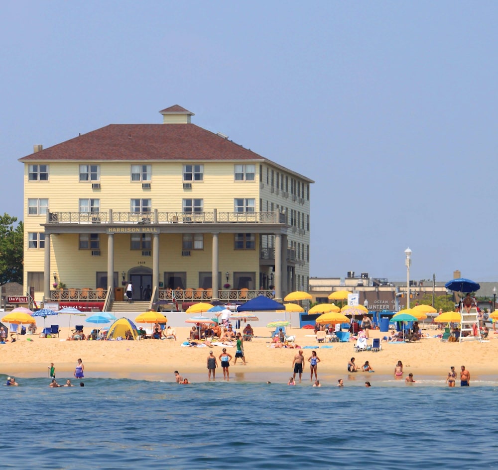 Harrison Hall Hotel 5/50