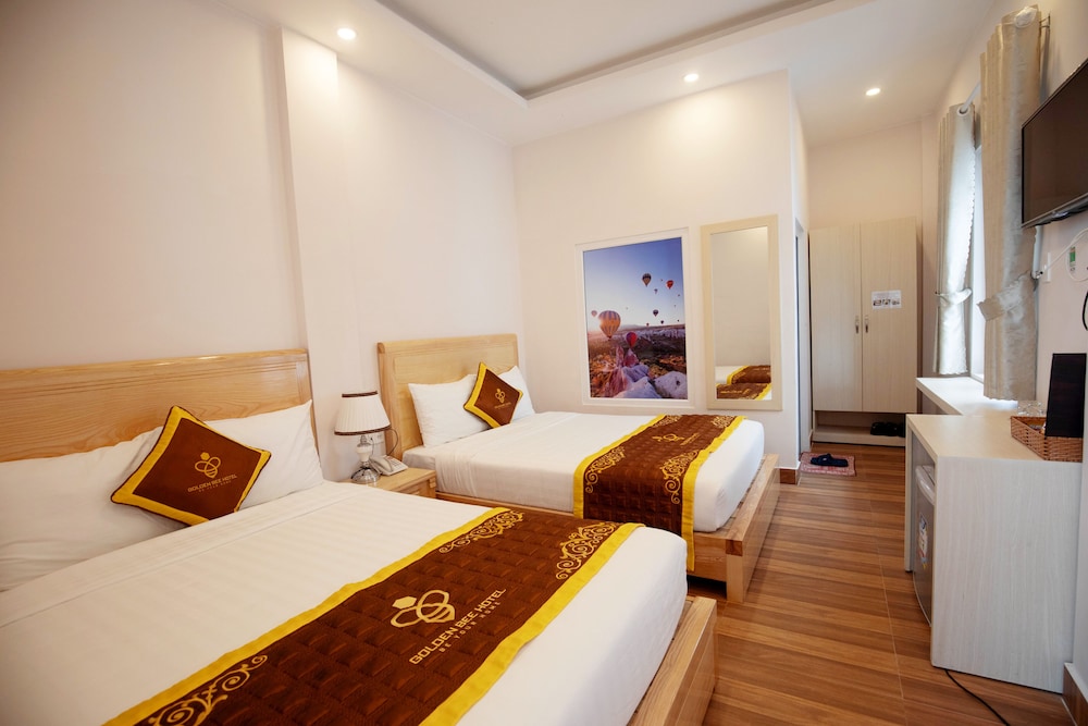 Golden Bee Hotel 9/59