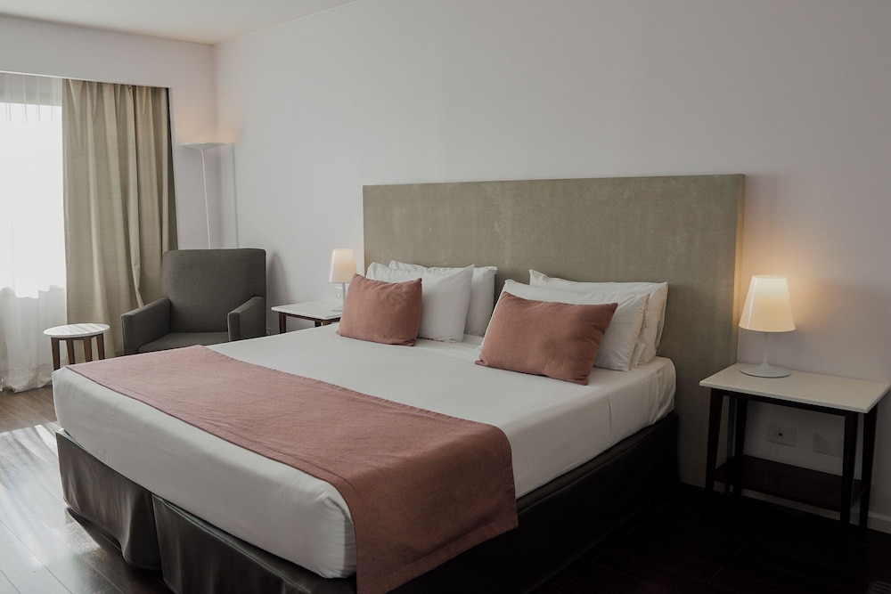 Room, Queen Bed, Accessible, Dazzler By Wyndham Buenos Aires Recoleta Ex Dazzler Recoleta 2/10
