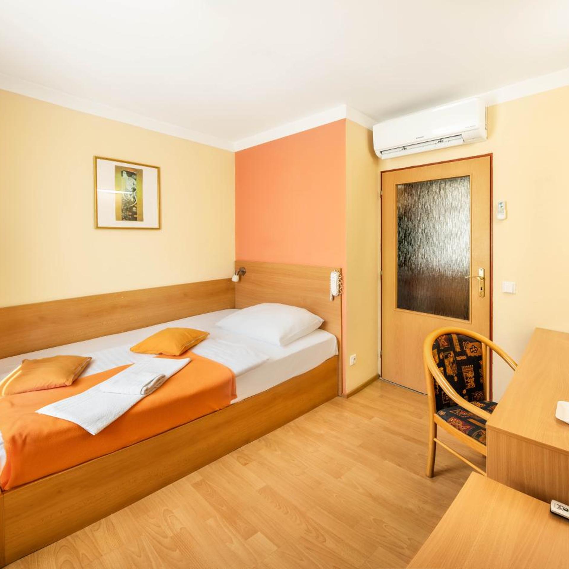 Room, Single