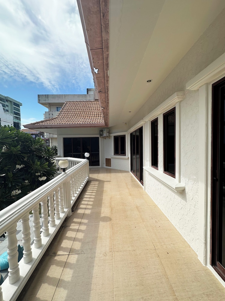 Capital O 631 Blooming Hill Boutique Suites 48/50
