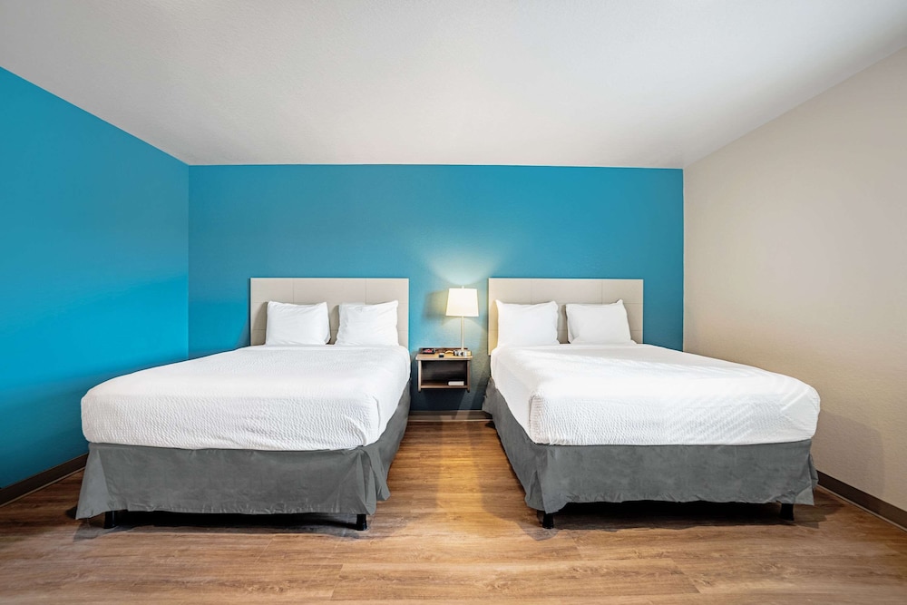Woodspring Suites Naples 15/53