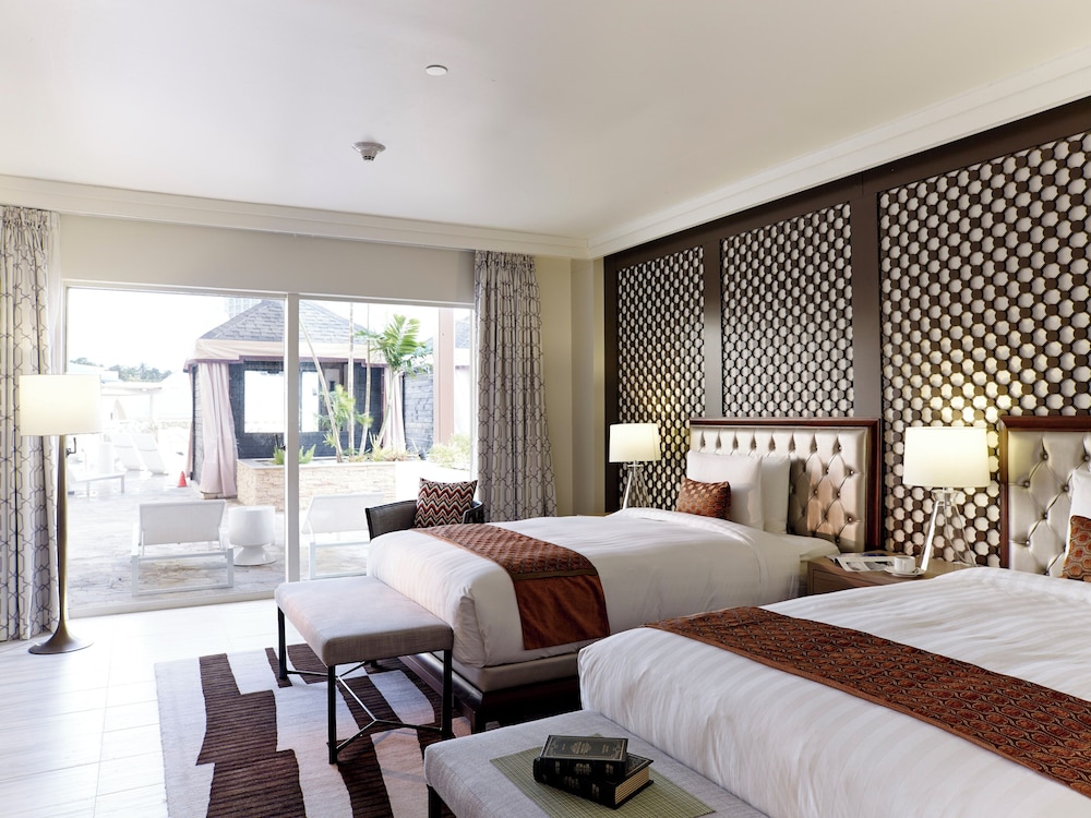 Suite, 2 Double Beds, Club Lounge Access, Pool Access