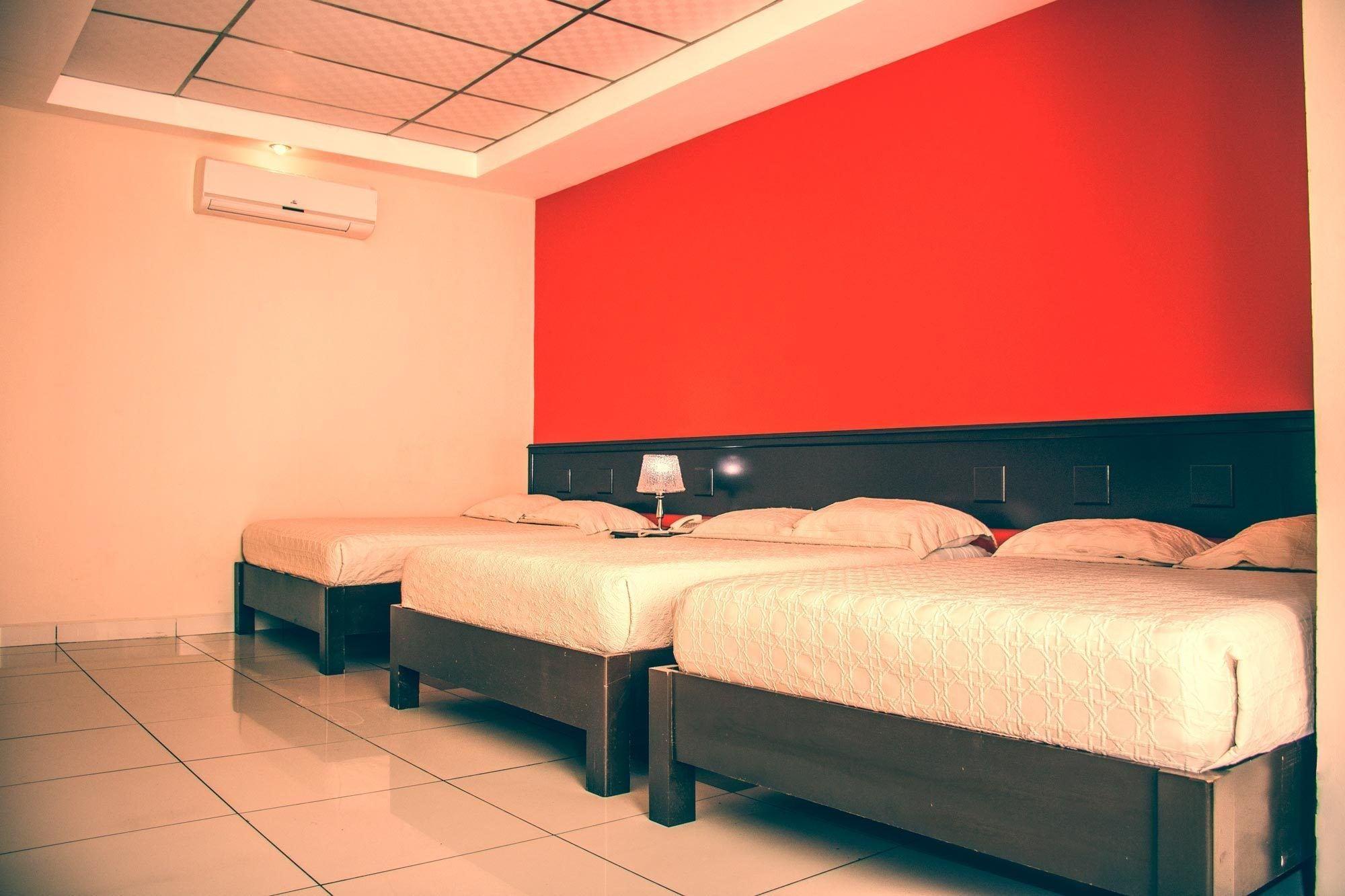 Hotel Italia 12/31