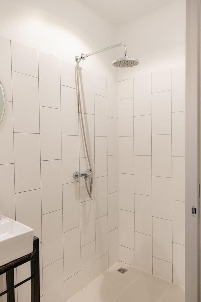 Oon Poshtel 47/50
