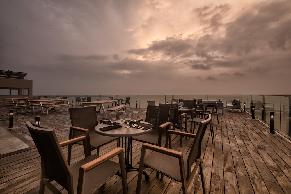 Pledgescape Negombo 44/50