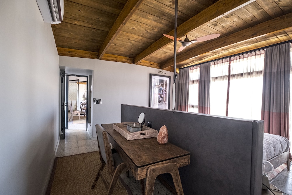 The Desert Grace, Gondwana Collection Namibia (PTY 37/58