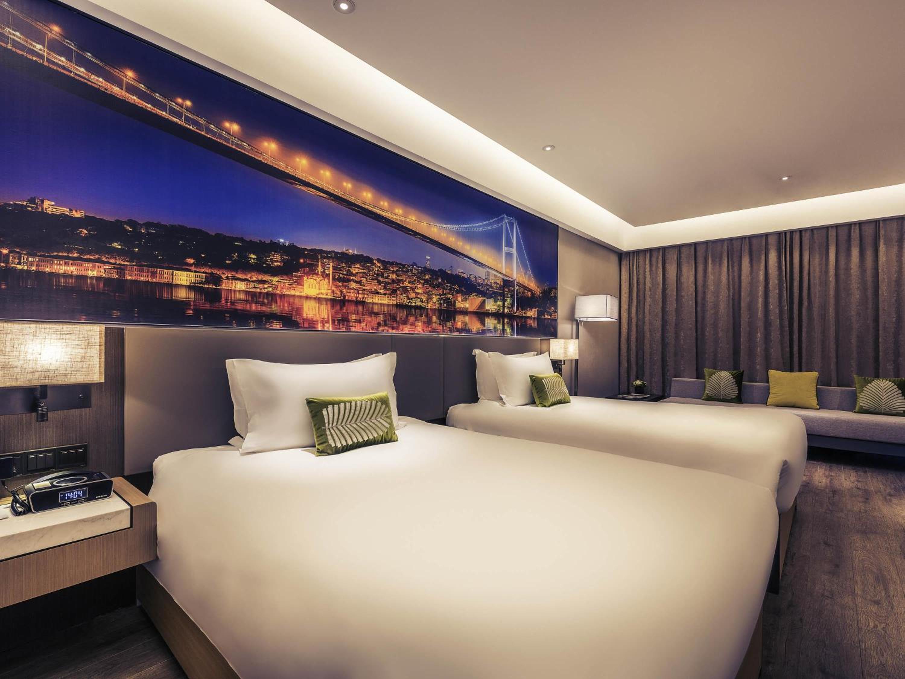 DELUXE, TWIN BEDS