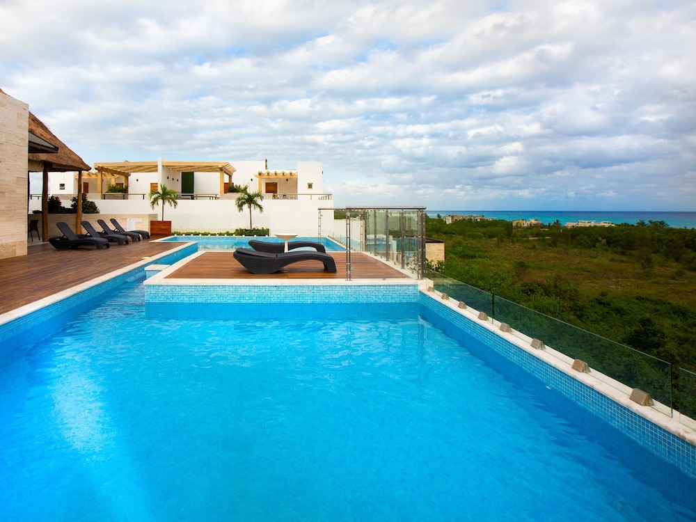 Grand Fifty Suites in PLAYA DEL CARMEN