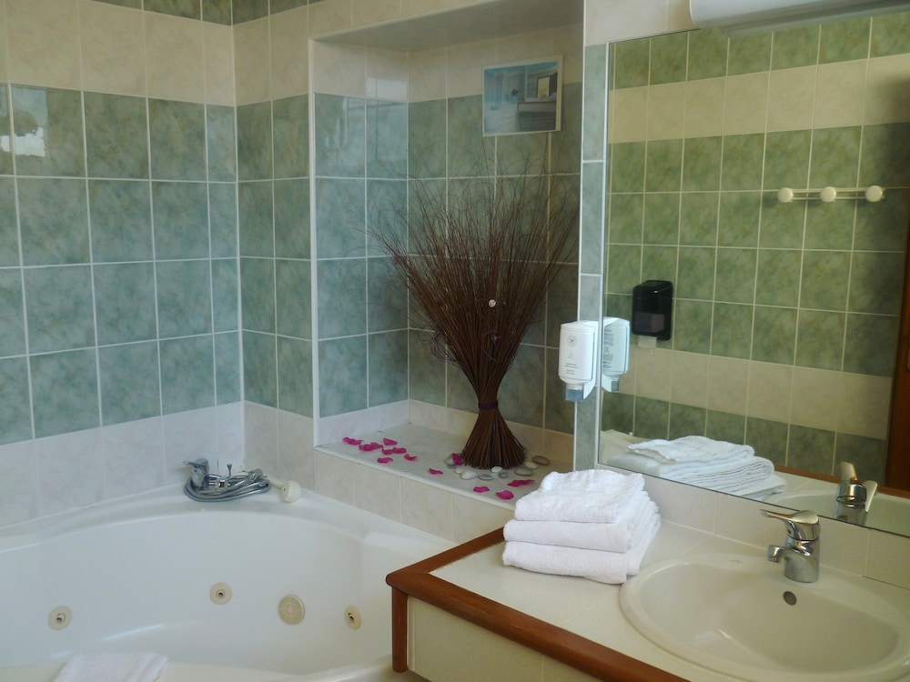Hotel The Originals Nevers Clos Sainte Marie 46/48