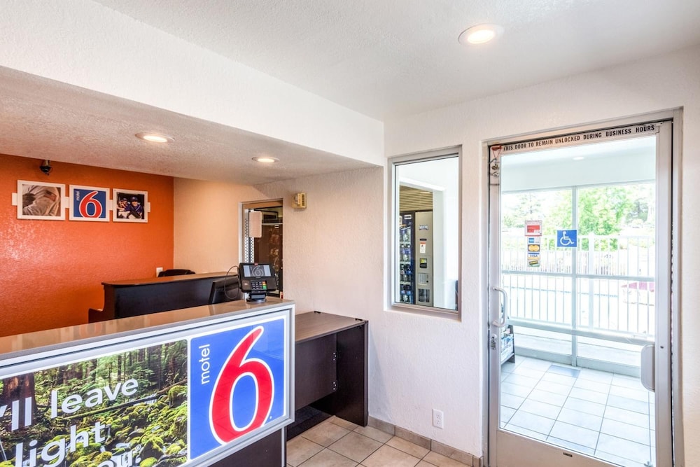 Motel6 Redding, CA - Central 24/47