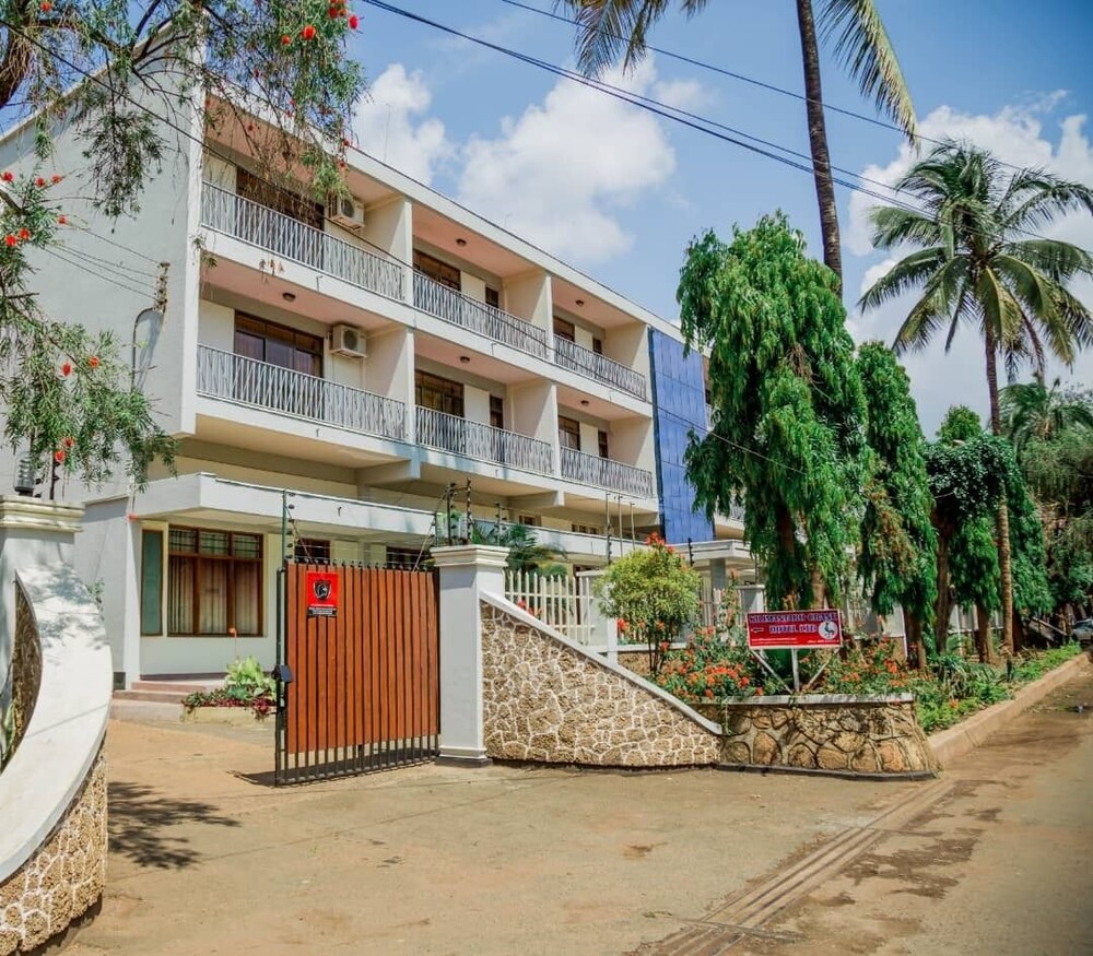 Kilimanjaro Crane Hotel 8/45