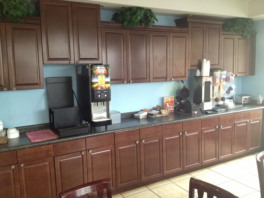 Days Inn by Wyndham Richmond Hill/Savannah 13/17
