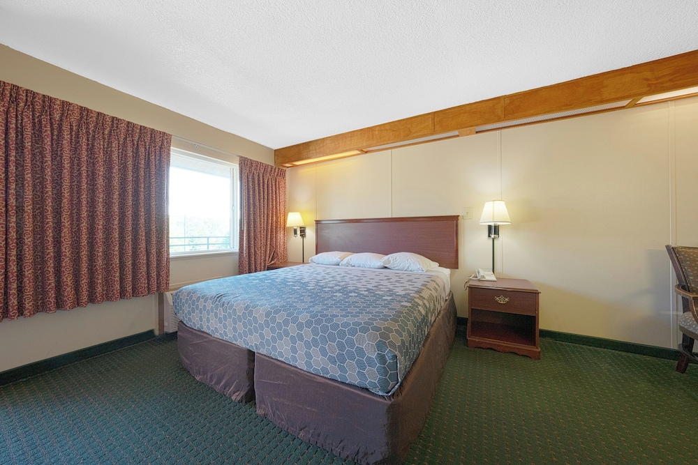 Econo Lodge Convention Center 18/39