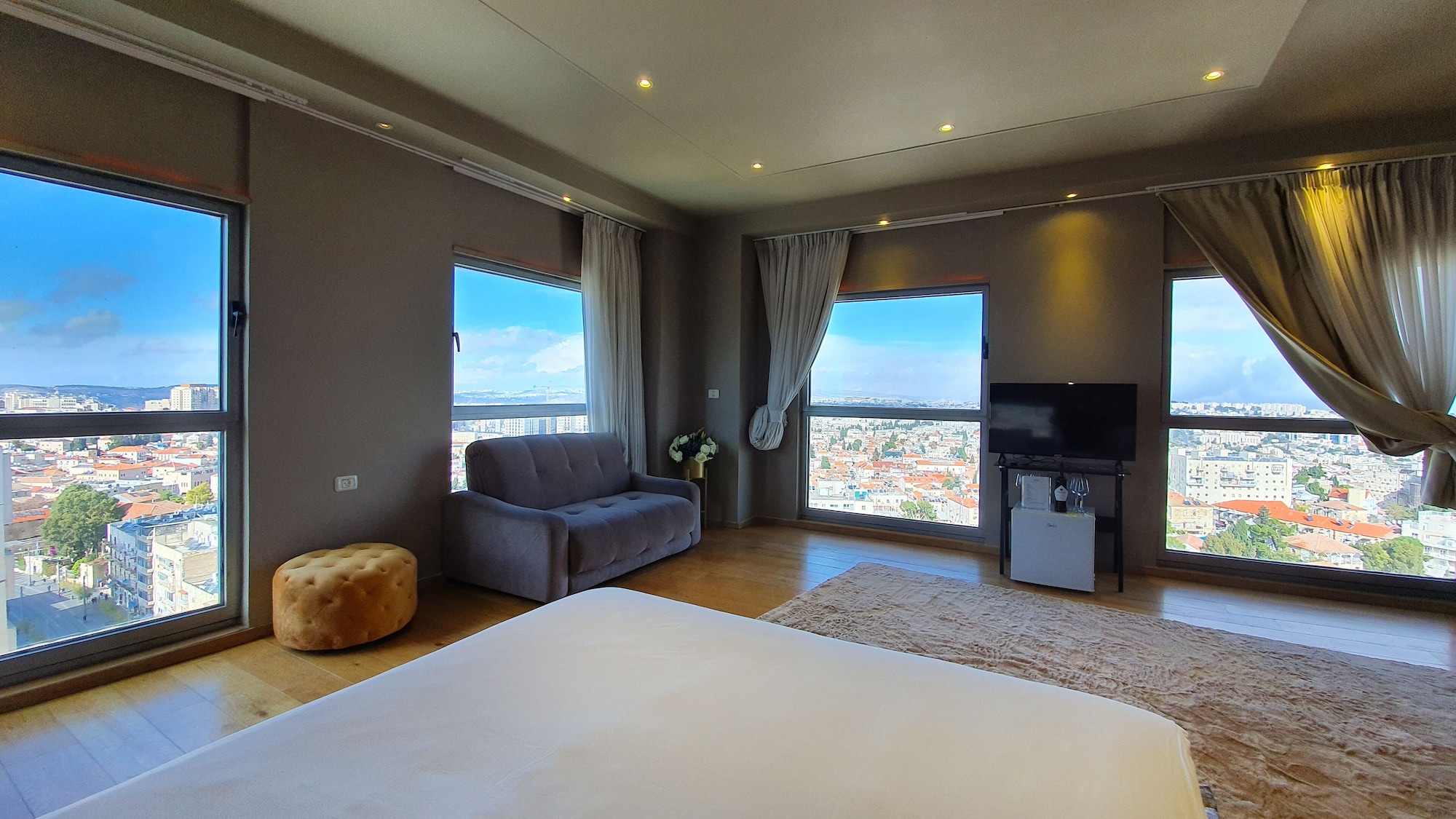 LUXURY, CITY VIEW