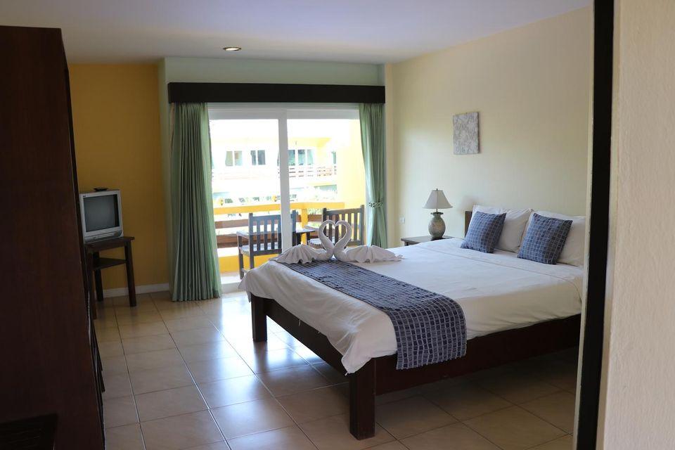 Deluxe, Double or Twin Bed