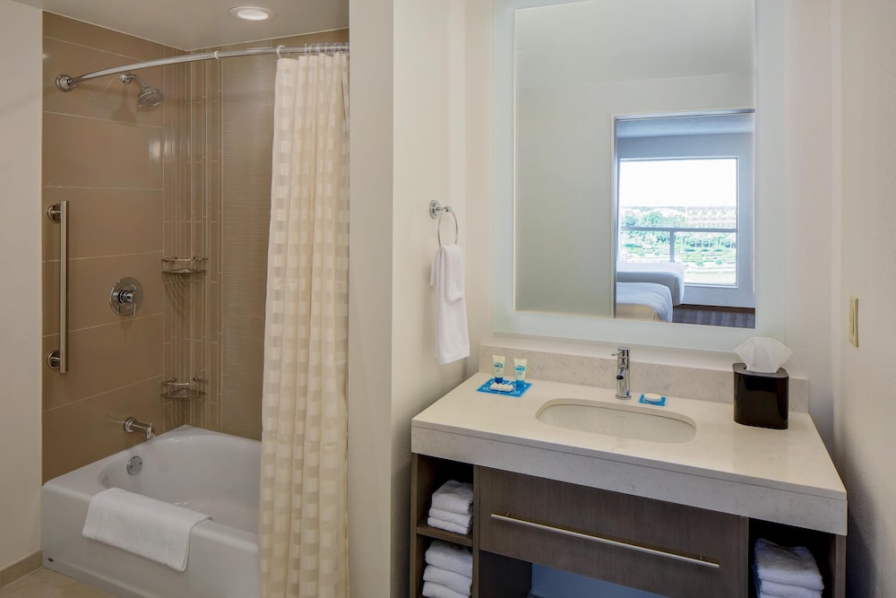 Hyatt House Across From Universal Orlando Resort 47/50