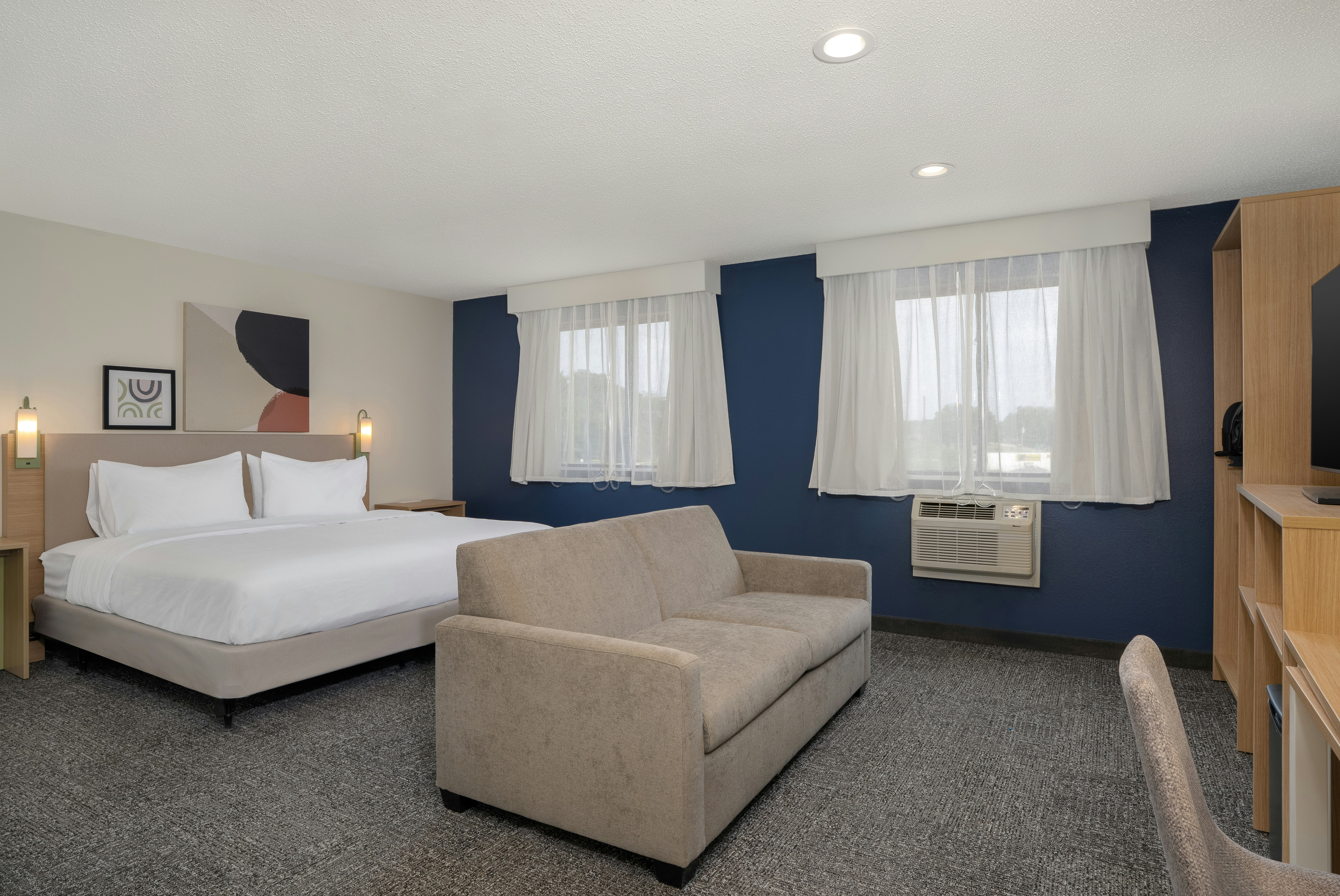 ROOM, KING BED, SOFA, ACCESSIBLE