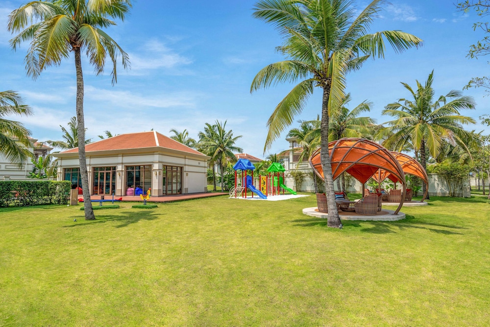 Fusion Resort and Villas Da Nang 40/50