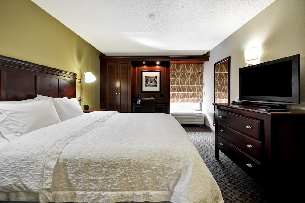 Hampton Inn & Suites Charlotte-Arrowood 13/61