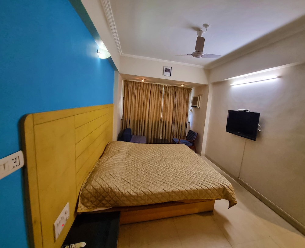 Hotel Raviraj 16/35