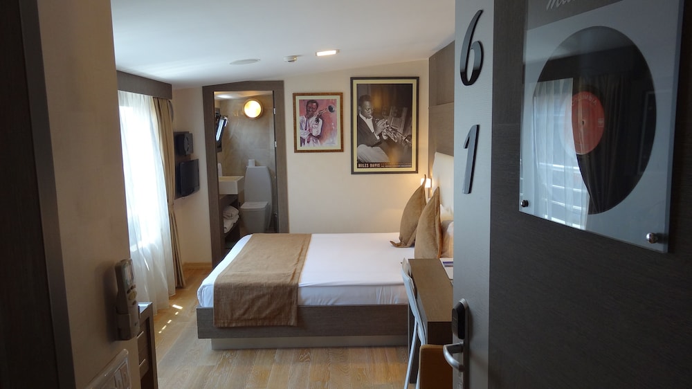 Jazz Hotel 14/70