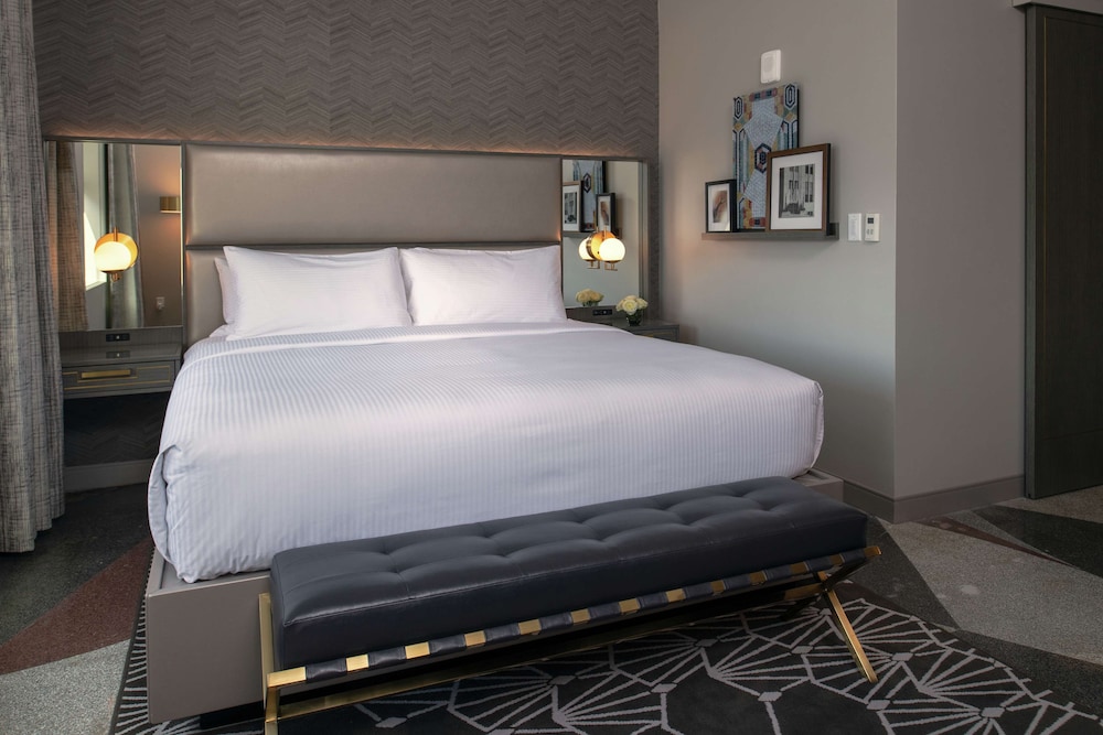 Tulsa Club Hotel Curio Collection By Hilton 24/89