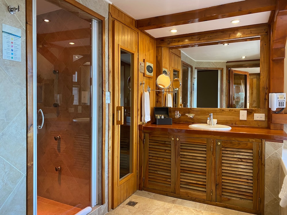 Charming Luxury Lodge and Private Spa 6/74