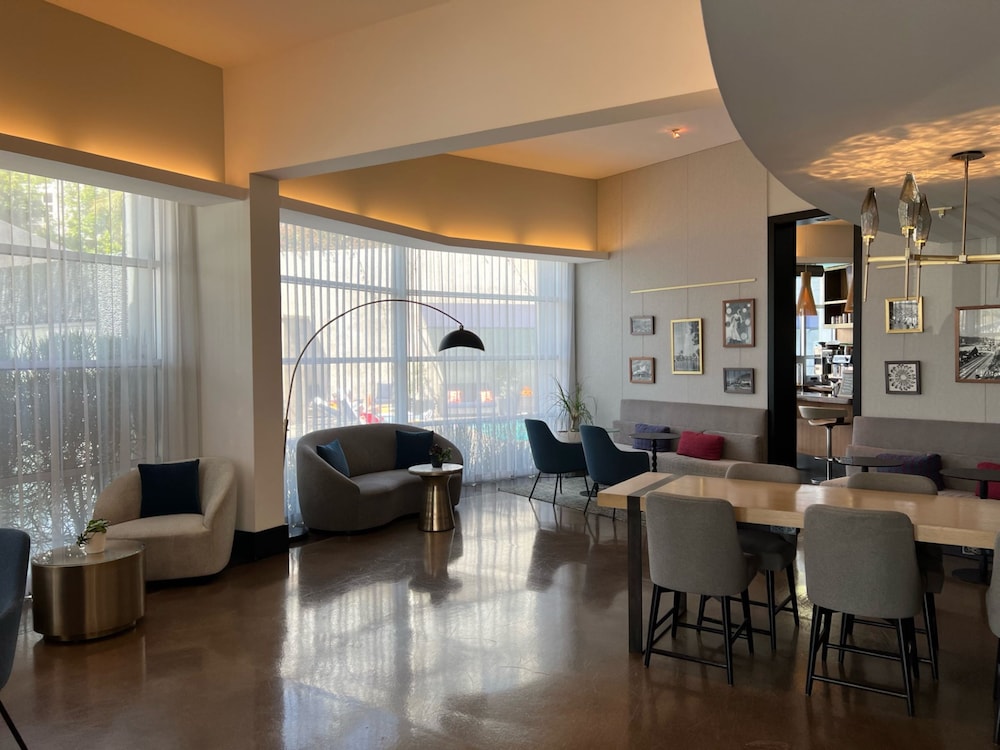 Angeleno Hotel 43/61