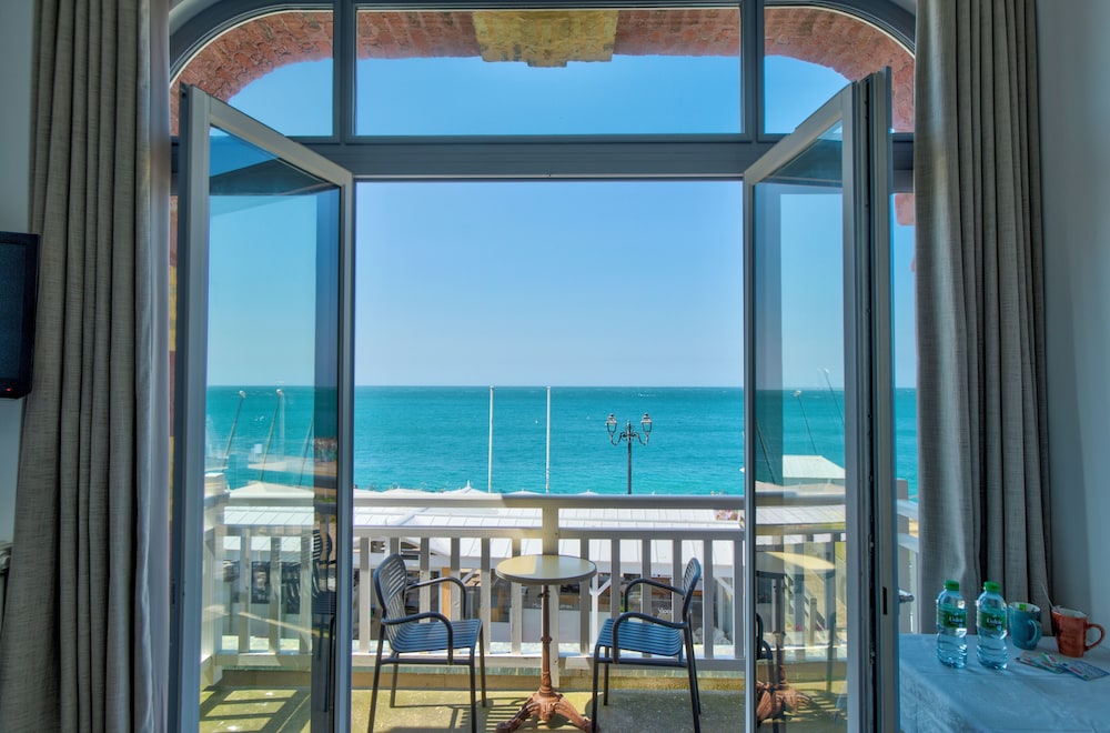 Hotel Le Rayon Vert 32/48