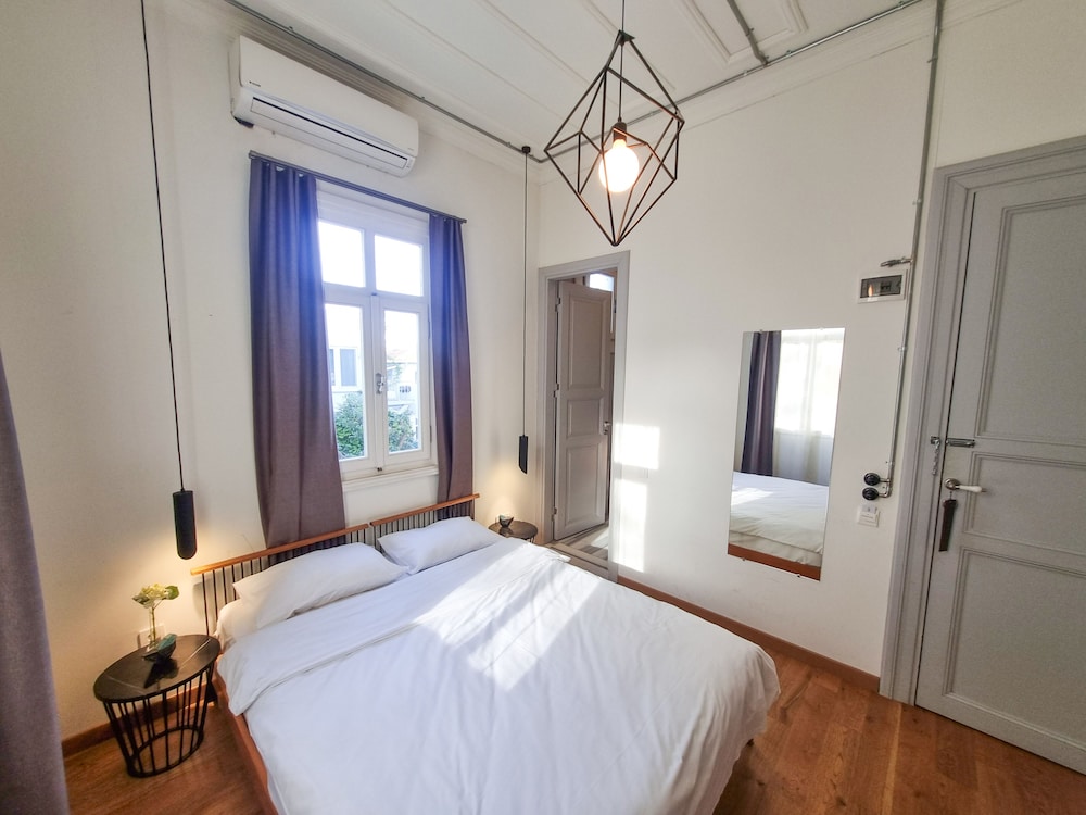 Deluxe, Terrace