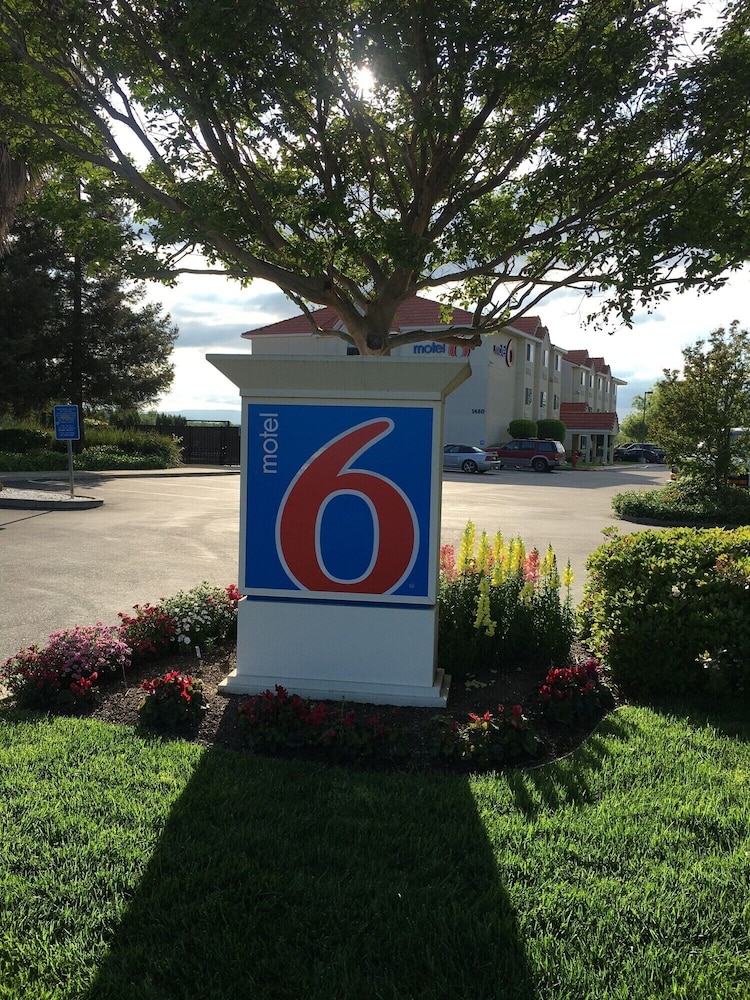 Motel6 Dixon, CA 53/58