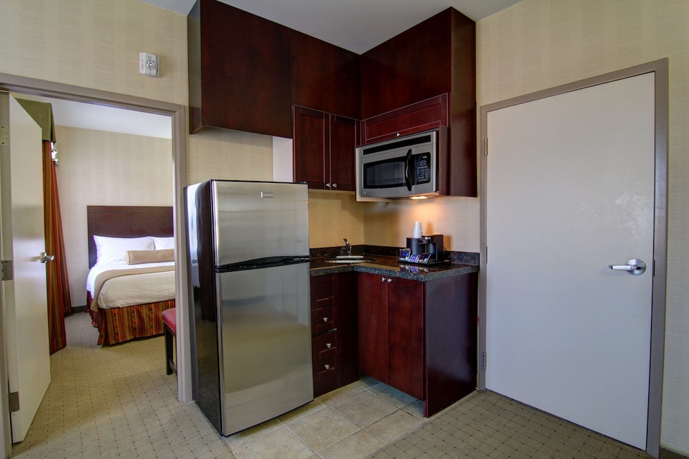 جناح بسرير كينج بمطبخ صغير، Best Western Plus Bowmanville 5/5