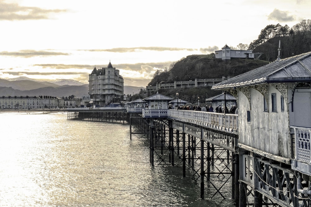 Grand Hotel Llandudno 58/65