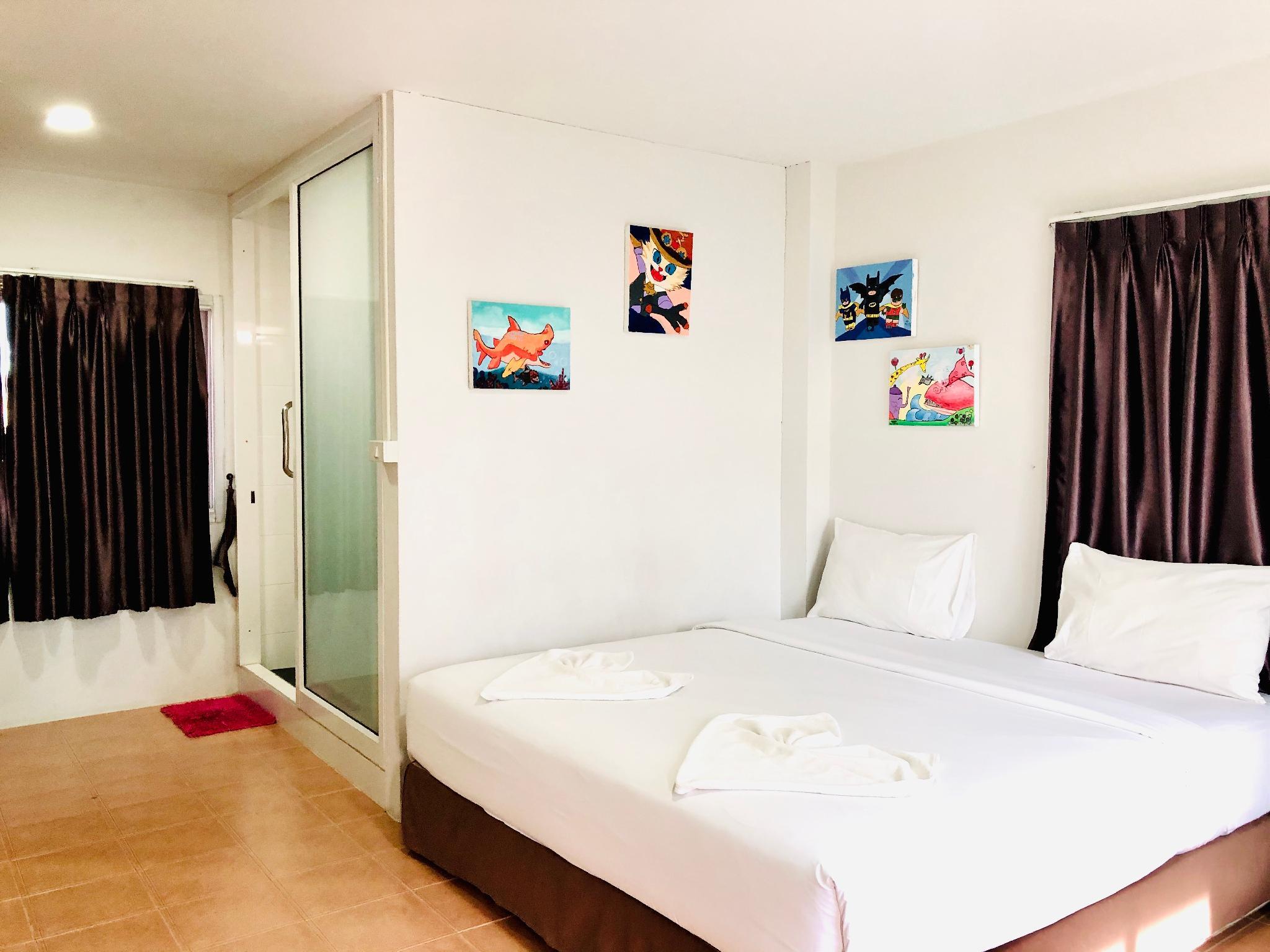 Deluxe, Family, 2 Double and Twin Beds