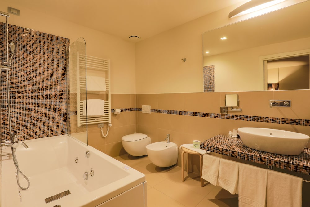 جناح جونيور بسرير كينج مع أريكة، Hotel Glamour 6/6