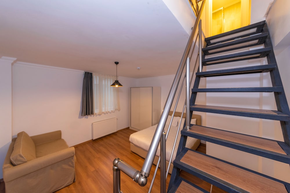 Joy Suites Hotel 46/69