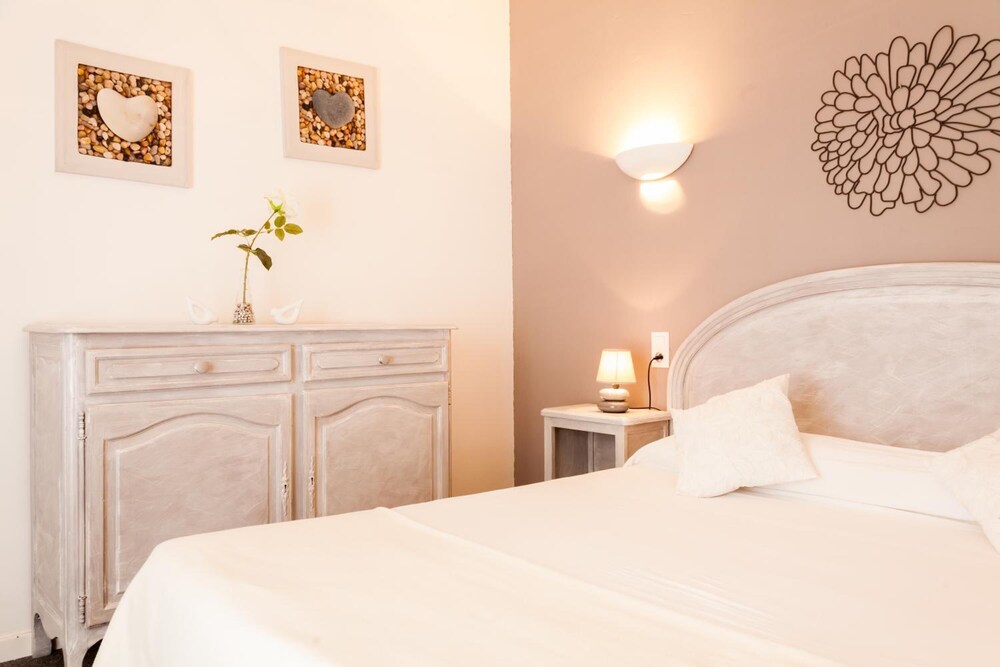 HOTEL LE PETIT MANOIR REST. LA TONNELLE 8/27