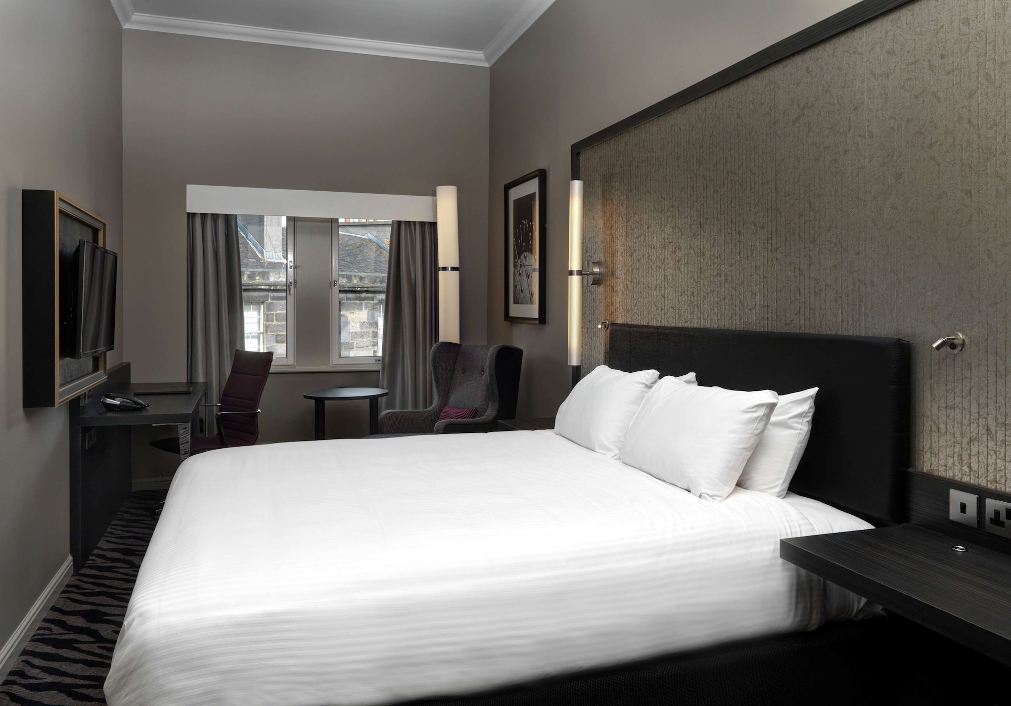 DELUXE, KING BED, CASTLE VIEW