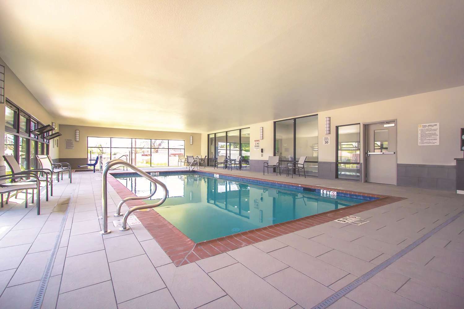 La Quinta Inn Suites By Wyndham Pampa 35/52