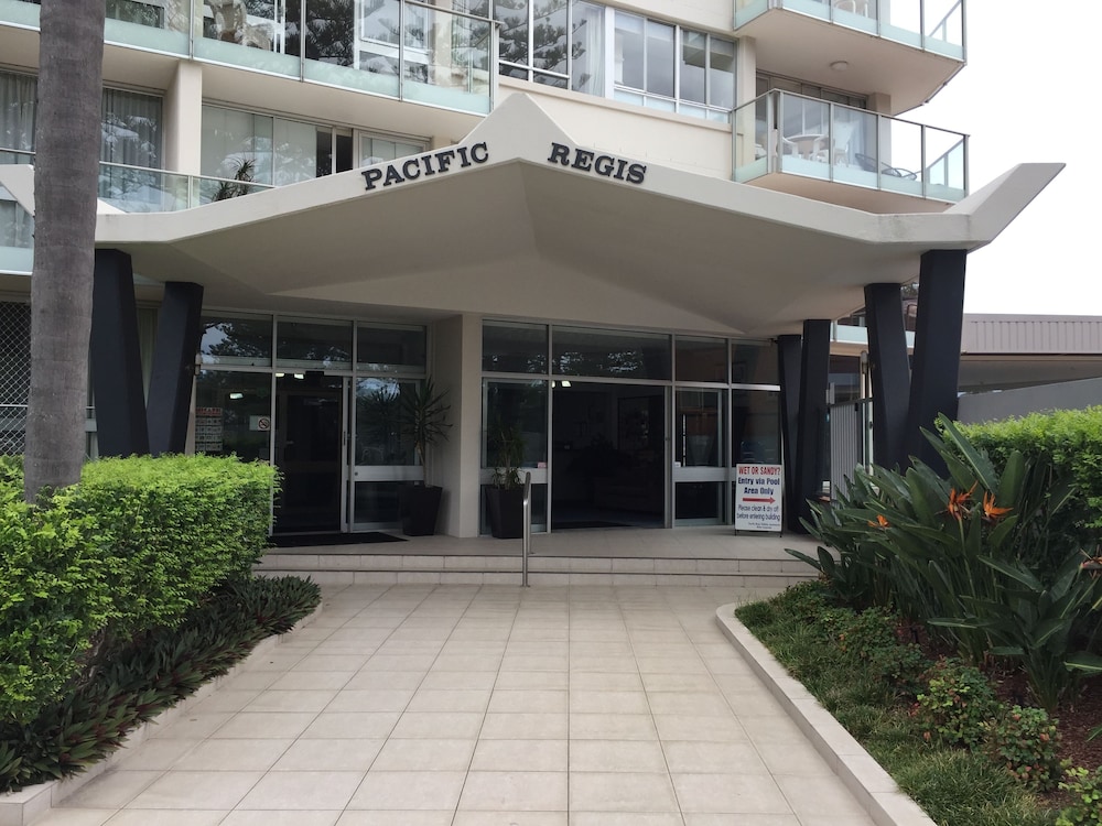 Pacific Regis Apartments 16/79