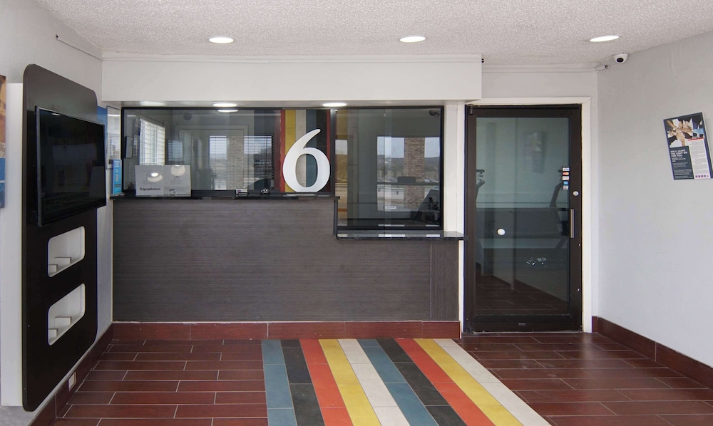 Lobby at Motel6 Red Oak, TX - Dallas, Red Oak - TX