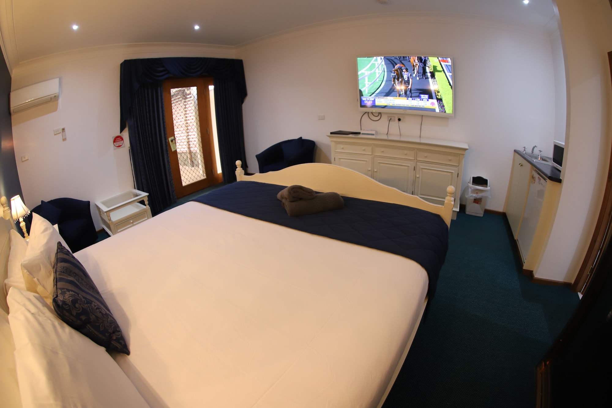 HONEYMOON, SUITE, KING BED