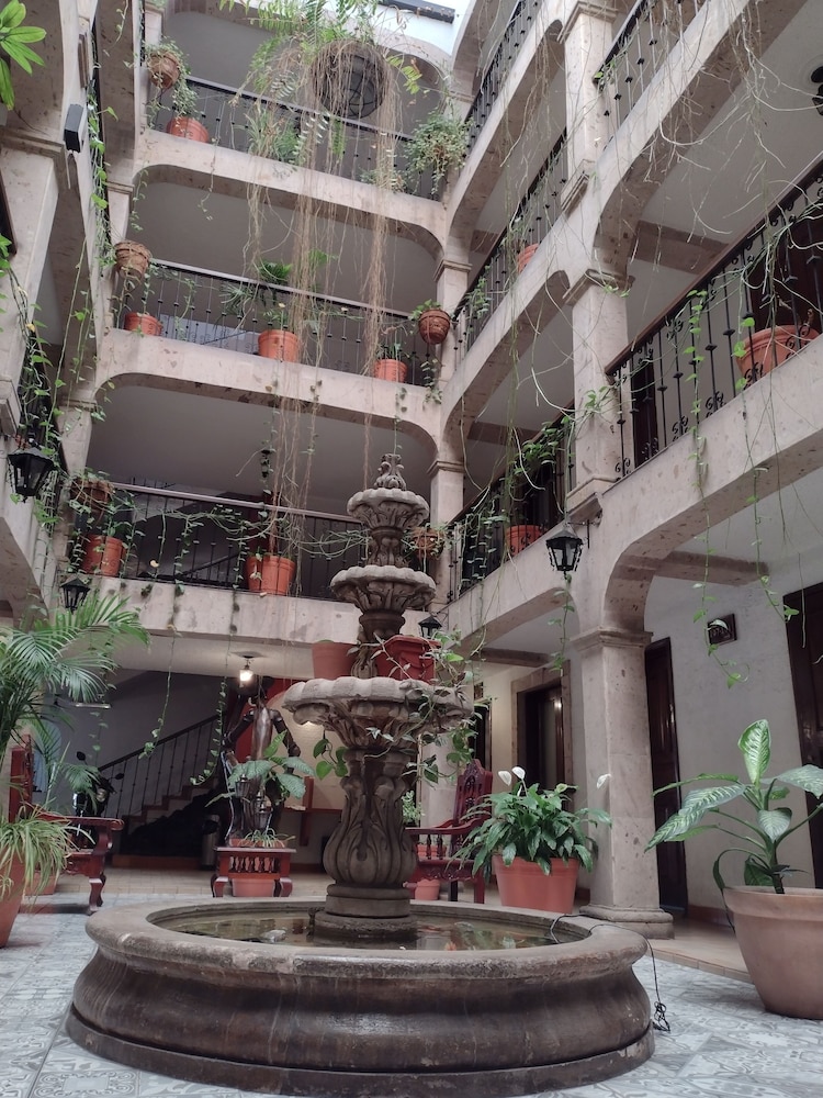 Hotel Don Quijote Plaza 6/58