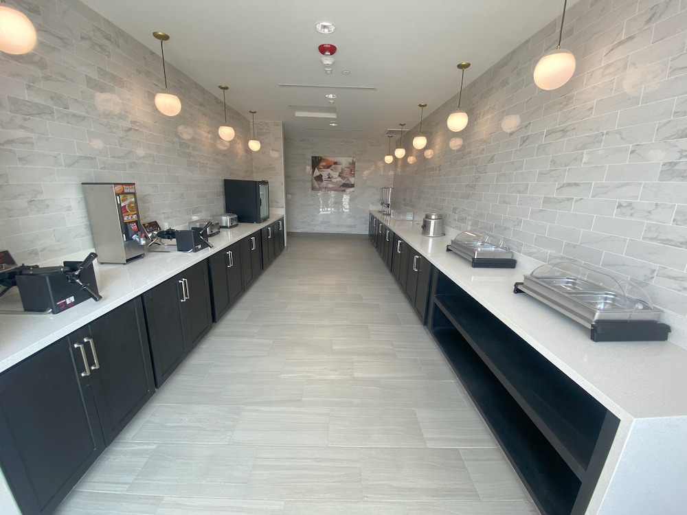 La Quinta Inn & Suites by Wyndham Yucaipa 4/51